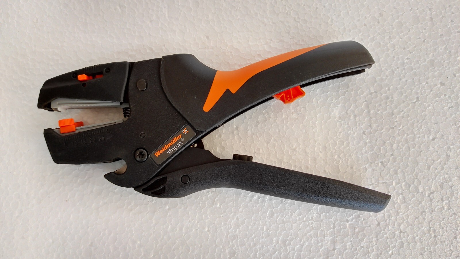 admin/uploads/uploads/Weidmuller 9005000000 stripax_1.webp